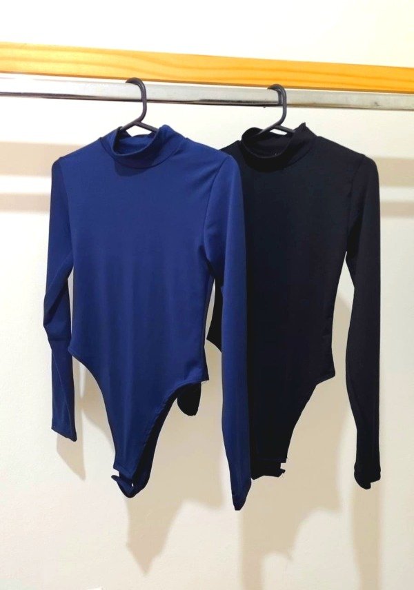 Producto - Body unicolor cuello alto
