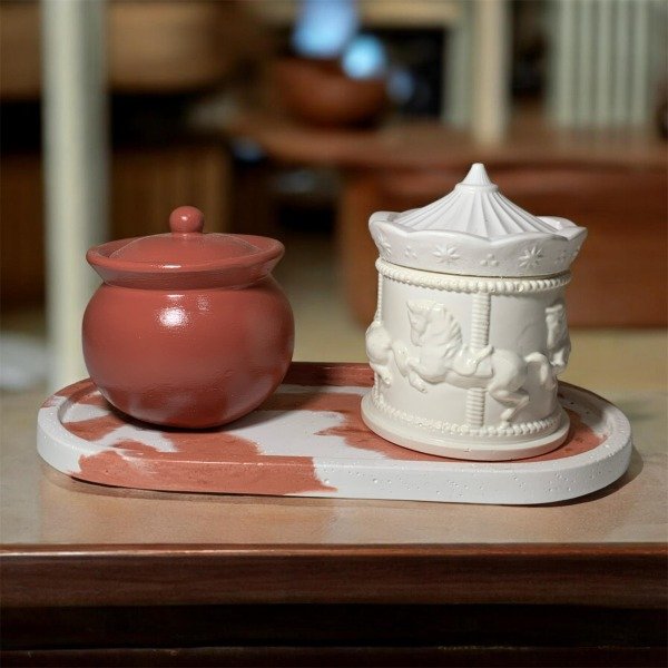 Producto - COMBO#24 Vasija con tapa + Bandeja ovalada 23cm + Alhajero Carrusel