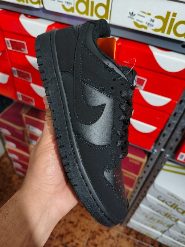 Producto - SB Dunk Low Black