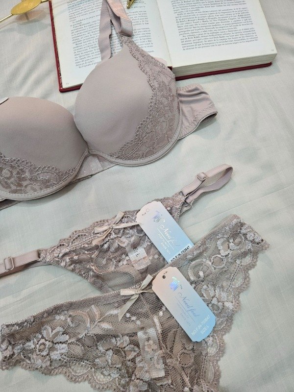 Producto - CONJUNTO IMPORTADO + 2 BOMBIS BEIGE (A36 C)