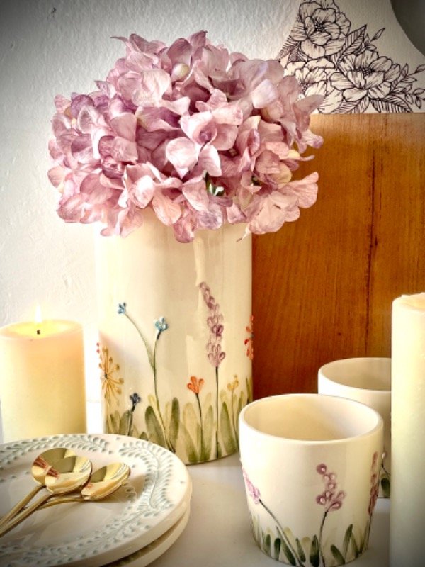 Producto - Contenedor cilíndrico c flores relieve color