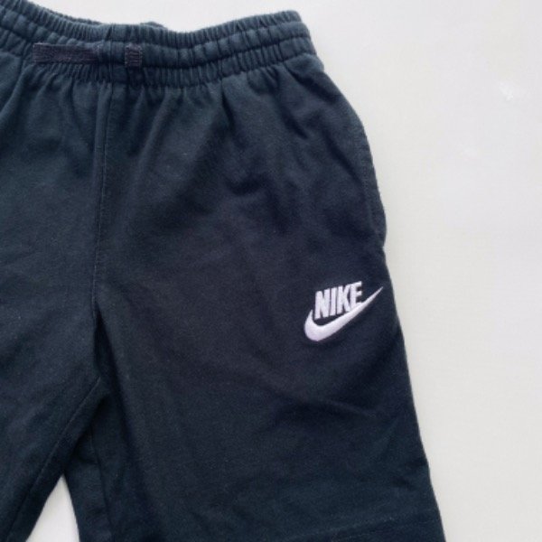 Bermuda negra jogging NIKE T:6 - MINI CLOSET