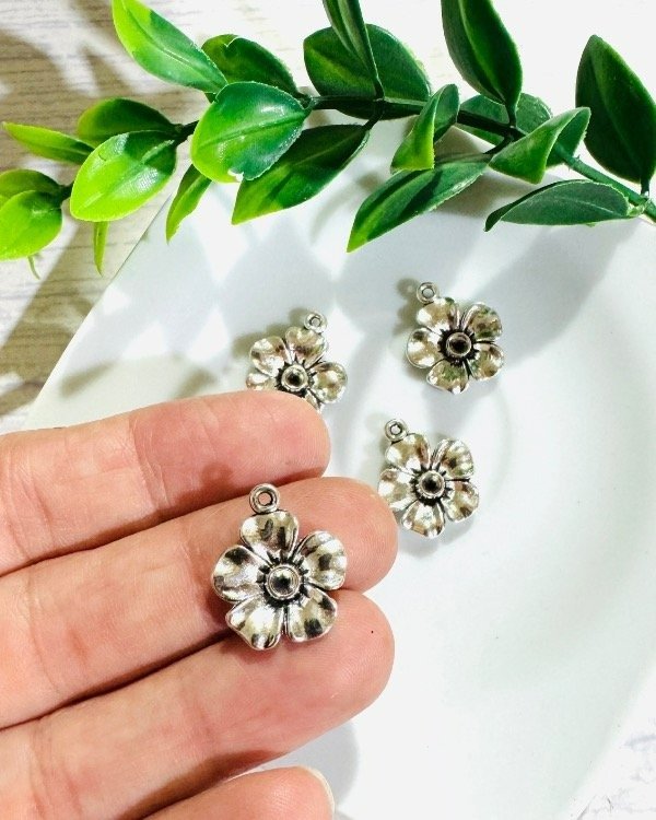 Producto - DIJE FLOR MÁGICA PLATEADA (6u)