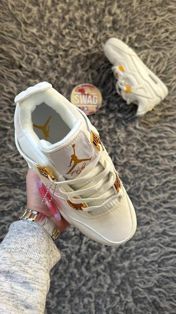 Producto - JORDAN RETRO 4 METALLIC GOLD - 1