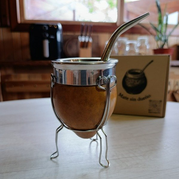 Producto - Mate de calabaza pulida con soporte de metal
