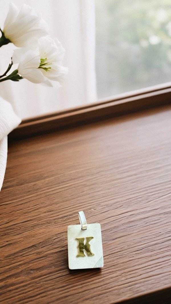 Producto - Inicial K rectangular PLATA Y ORO 23x12MM