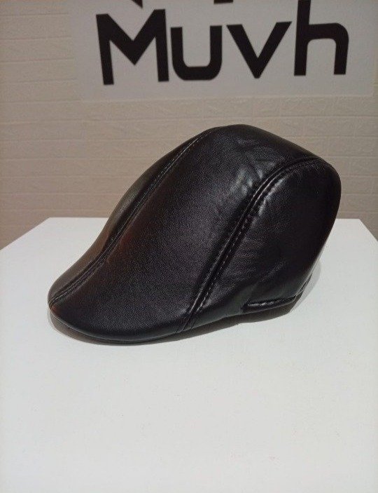 Producto - Boina plana de cuero negro