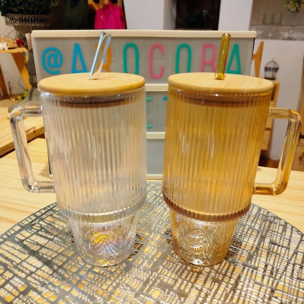 Producto - Vaso de vidrio acanalado con Bombilla de vidrio 710 Ml