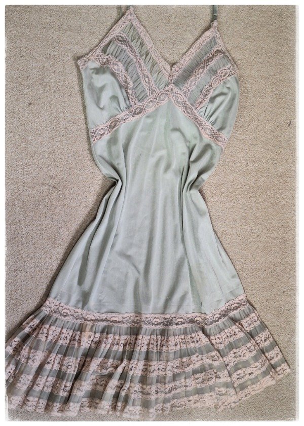 Producto - Enagua Combinación gris y puntilla rosaS