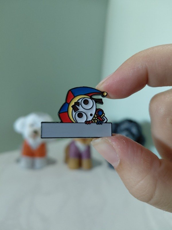 Producto - Pin metalizado - Digital Circus #3314