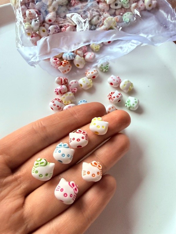 Producto - Dije pasante kitty plastico 10 unidades