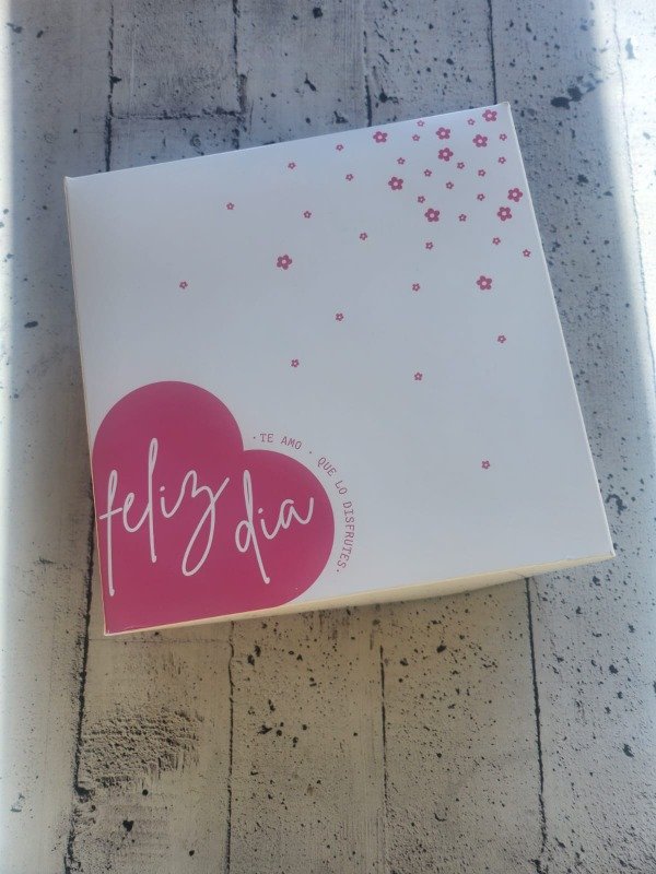 Producto - Caja desayuno "Feliz Día" corazón - 20x20x9,8 cm