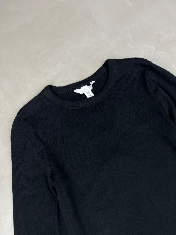 Producto - Essential Black T-Shirt - 1