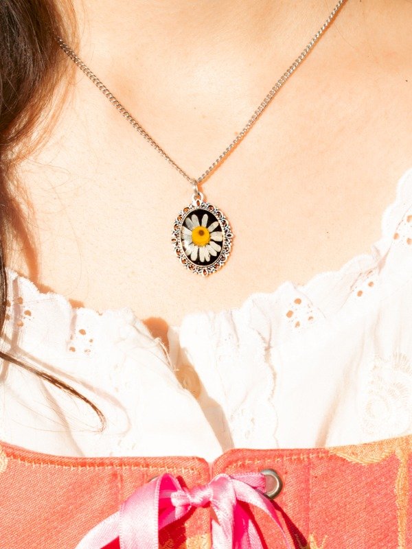 Producto - Collar de Acero Vintage Manzanilla Blanca