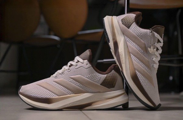 Producto - Adidas LightStrike Beige - 2