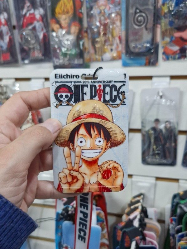 Producto - ONE PIECE - PORTASUBE LUFFY HACIENDO LA V