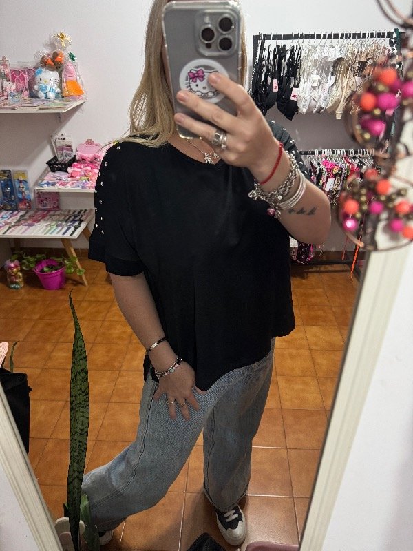 Producto - Remera modal con tachas