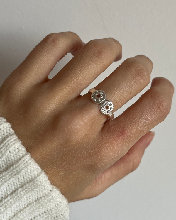 Producto - Anillo infinito con strass de acero blanco ajustable