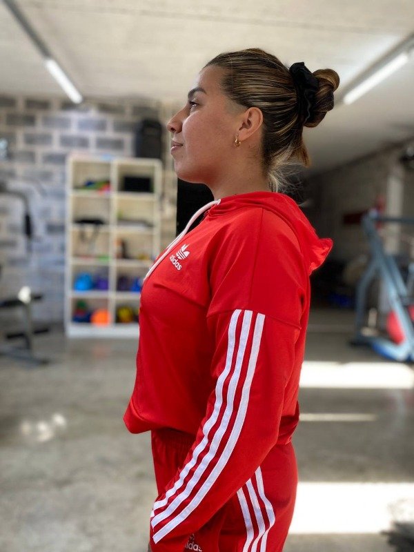 Producto - Campera Ad roja líneas blancas (frizado)