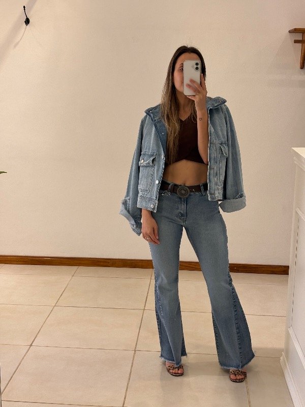 Producto - Jeans Oxford con recortes