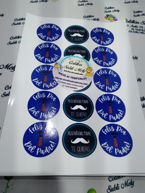 Producto - PLANCHA DE STICKER 6X6 ENTRAN 12 X1 PROMO PARA PAPÁ PERSONALIZADO