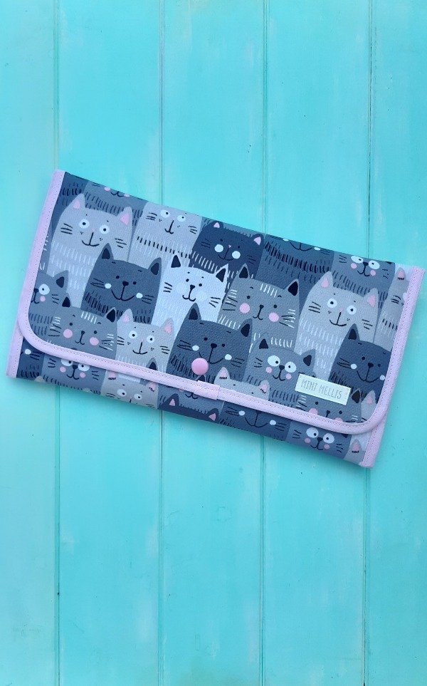 Producto - Cambiador Sophia gatos grises y rosa