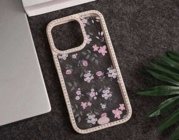 Producto - Funda FLOWERS borde beige (Iphone 15 Pro)