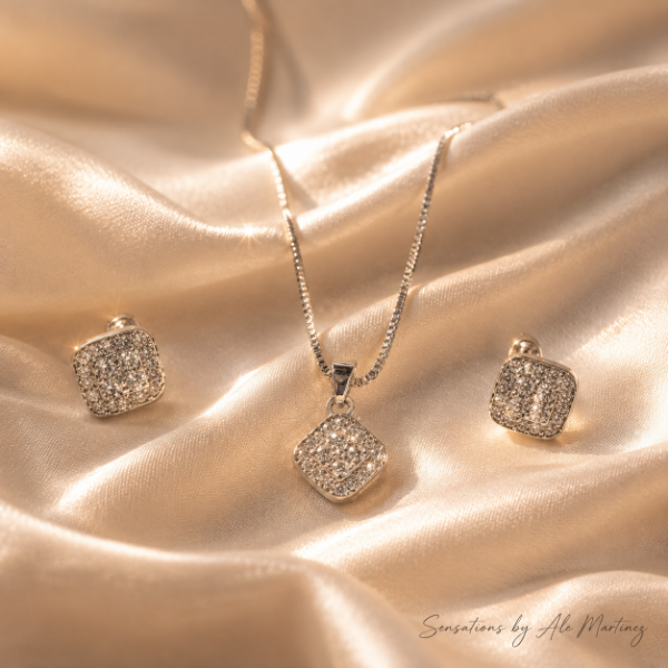 Producto - Conjunto Dije y Aros Pasantes de Strass