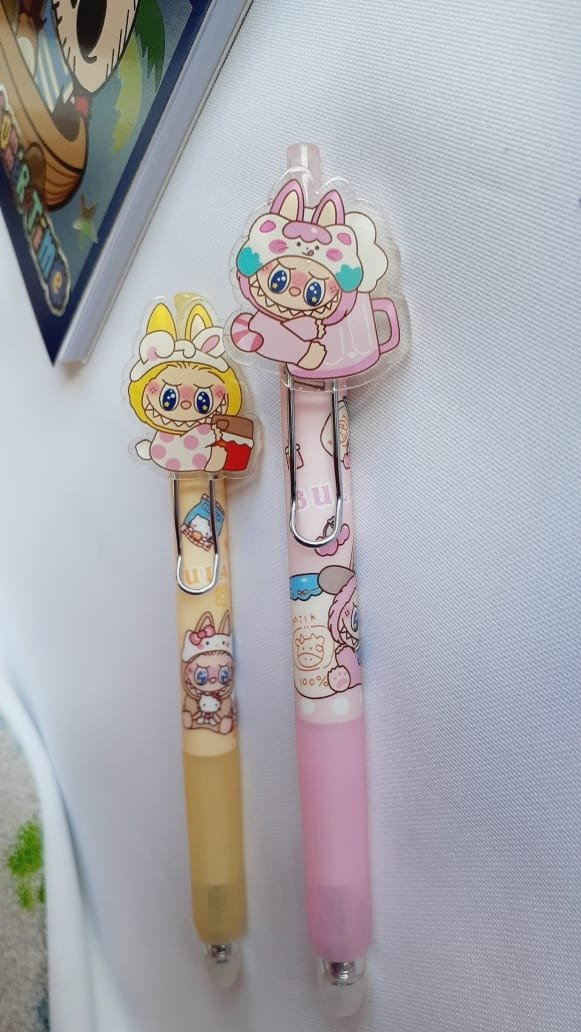 Producto - Bolígrafo borrable con aplique Labubu