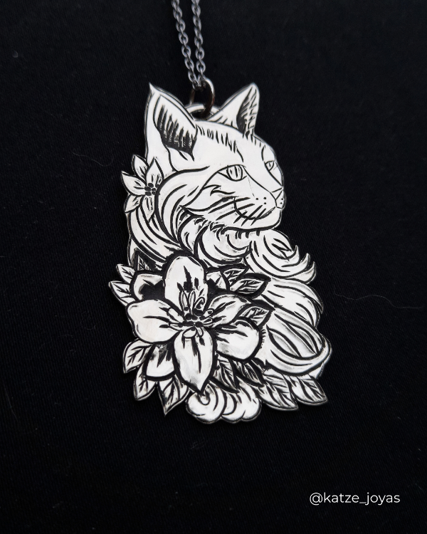 Producto - Dije "Felis Floralis" - cincelado