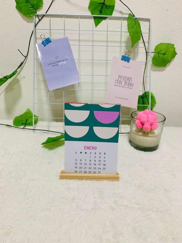 Producto - Calendario De Escritorio Minimalista Con Base De Madera Abstracto