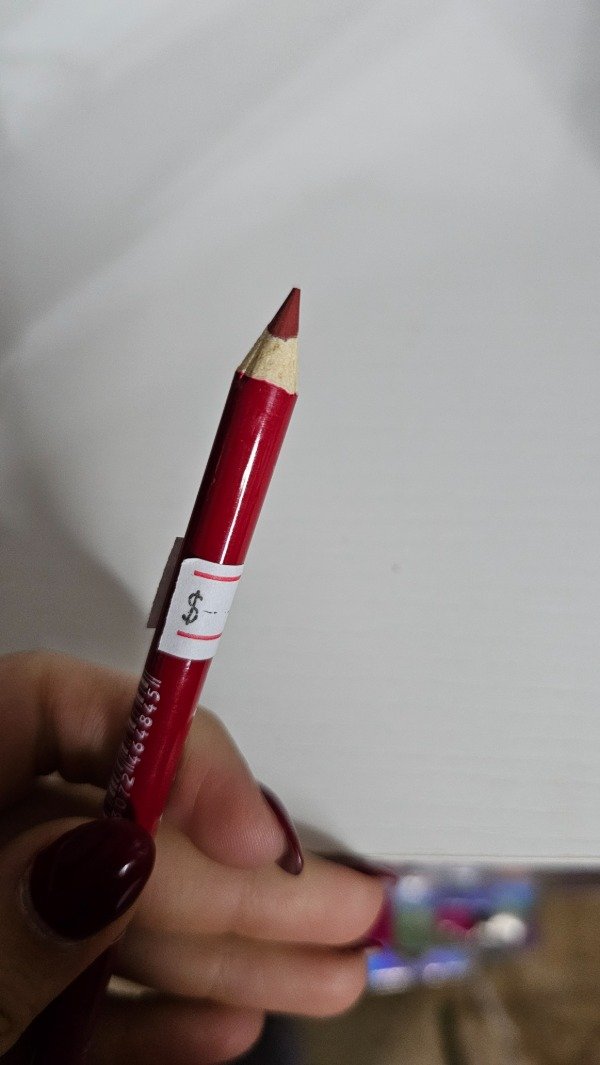 Producto - DELINEADOR DE LABIOS 1