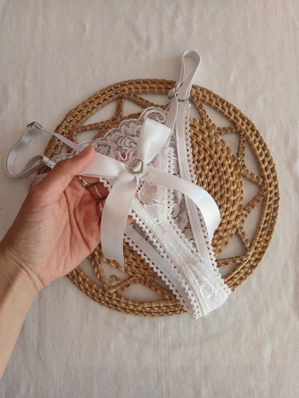 Producto - Less moño blanca