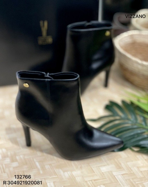 Producto - Botas vizzano negras Taco fino