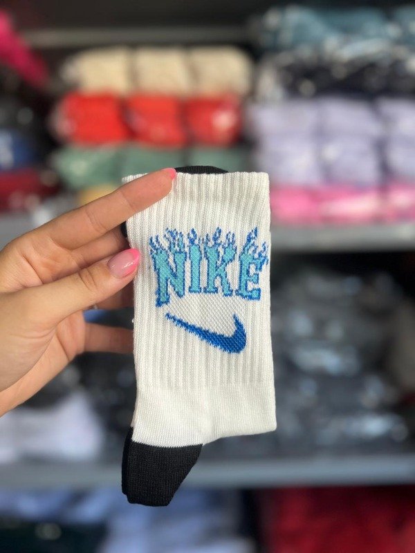 Producto - nike blanca 3/4 logo celeste puntera negra