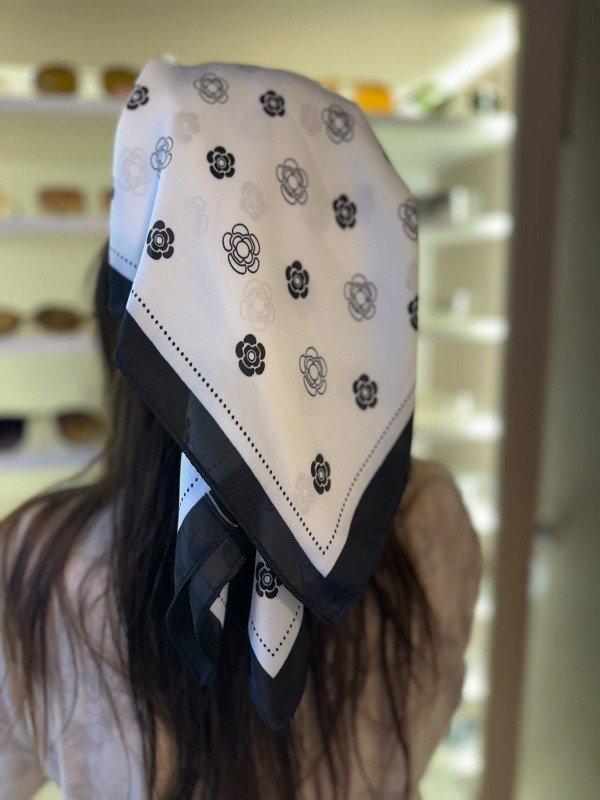 Producto - Pañuelo Flowers - M