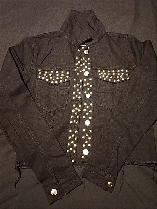 Producto - CAMPERA CON TACHAS