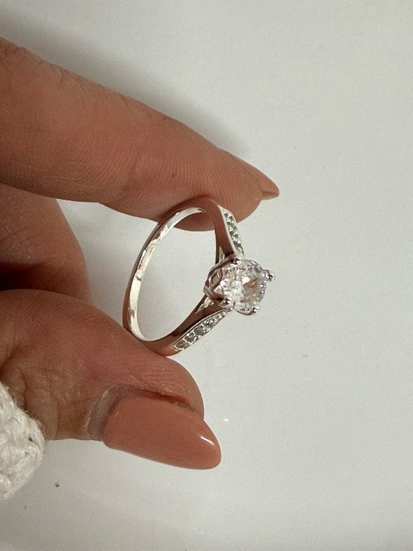 Producto - NB835 Anillo piedra cristal y micropave