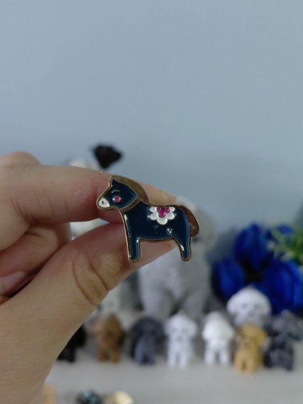 Producto - Pin metalizado ilustrado - Caballo