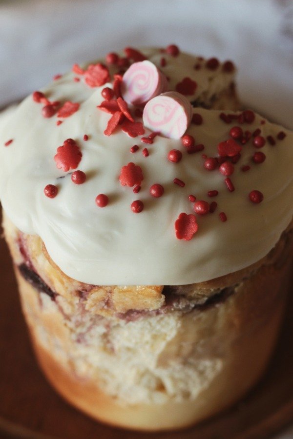 Producto - Pan Dulce de Chocolate Blanco y Frutos Rojos