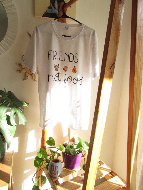 Producto - Remera Amigos no comida