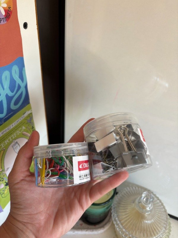 Producto - aprieta papeles + clips 120