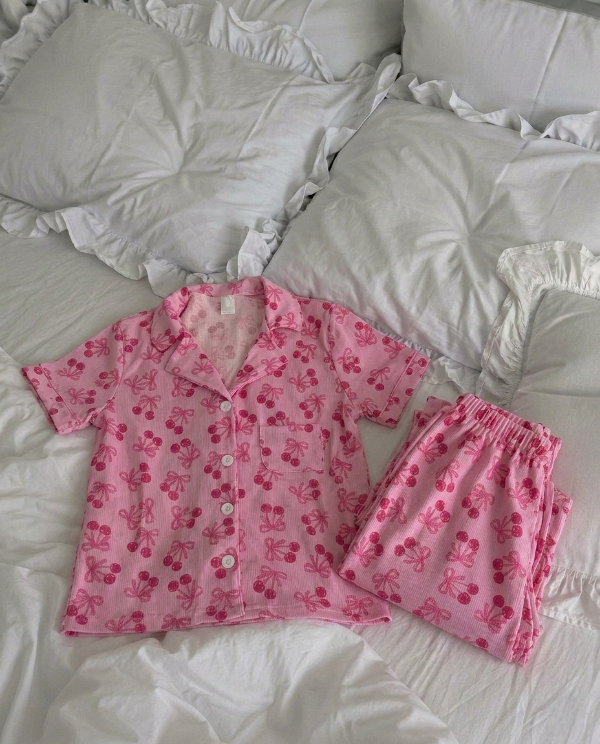 Producto - Pijama camisero de morley largo m/c - Rosa con cerezas
