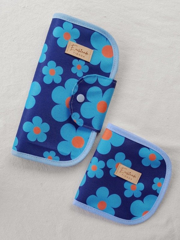 Producto - Combo Estuche de higiene y fem - Flores azul