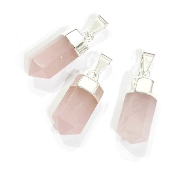 Producto - Dije bastoncito facetado de cuarzo rosa