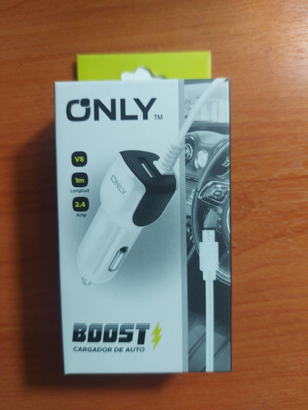 Producto - Cargador v.8 para auto blanco economico