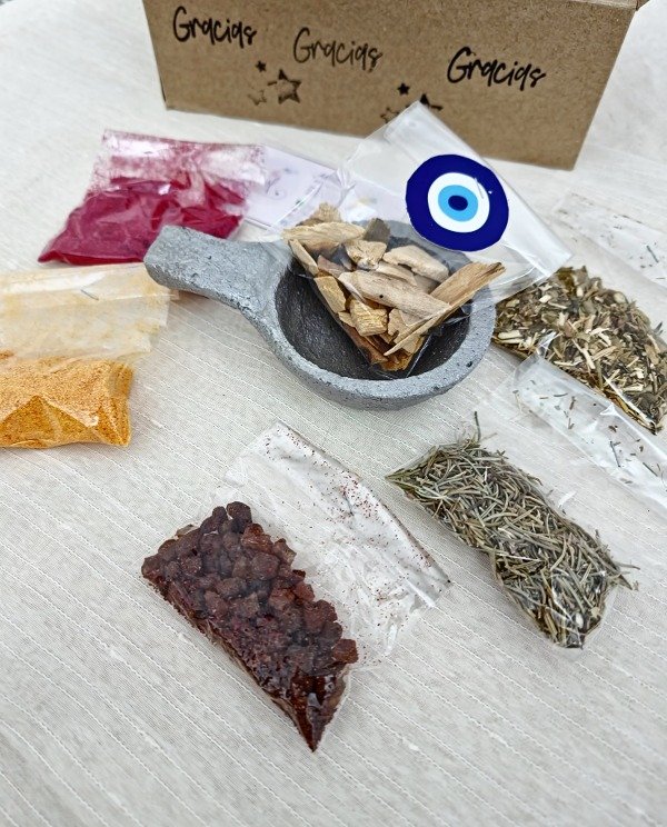 Producto - Cajita con Sahumador, Sándalo, Incienso, Mirra, Ruda y Romero