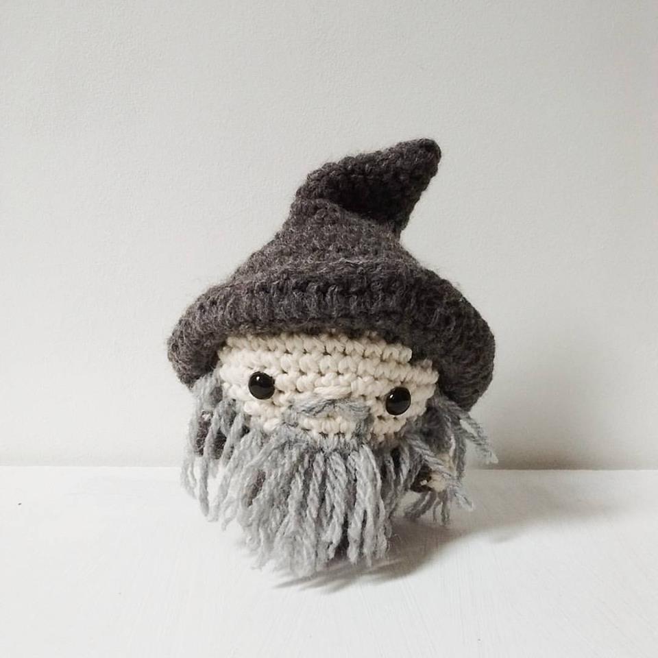 Mini Gandalf - Patrón en PDF - Universo Cora King