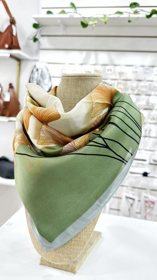 Producto - Pañuelo estampa fondo verde