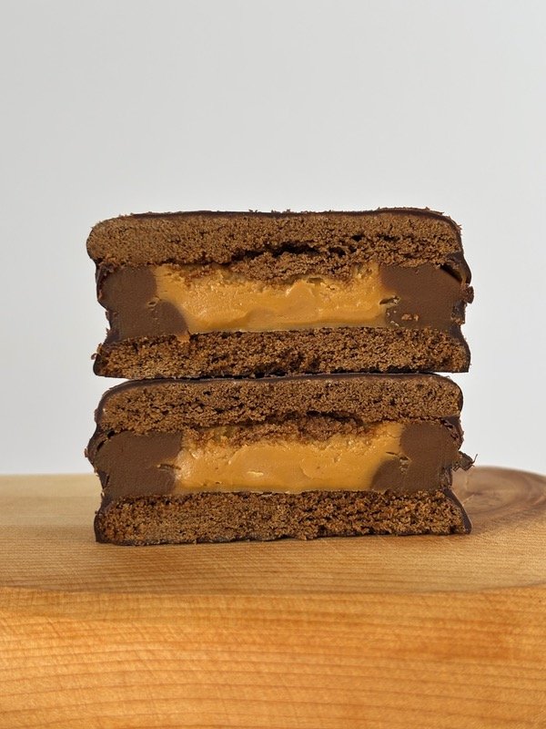Producto - ALFAJOR CON CORAZÓN DE PASTA DE MANI
